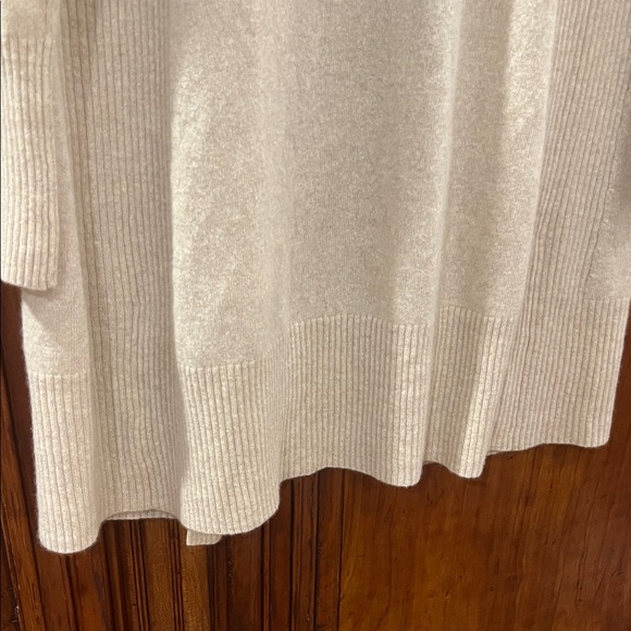 Saks Fifth Avenue Cream & Beige Women's Luxurious Cashmere Cardigan NEW size M - Picture 7 of 8